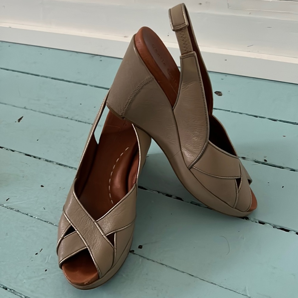Gentle Souls 7.5 Leather Upper and lined Wedge Sandals Tan with Gold det…